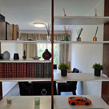 Nicely Decorated 3 Bedroom House Near Heathrow, London Staines-upon-Thames Dış mekan fotoğraf
