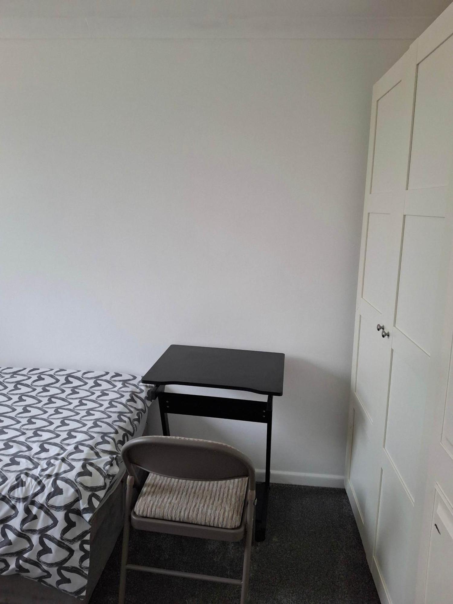 Nicely Decorated 3 Bedroom House Near Heathrow, London Staines-upon-Thames Dış mekan fotoğraf