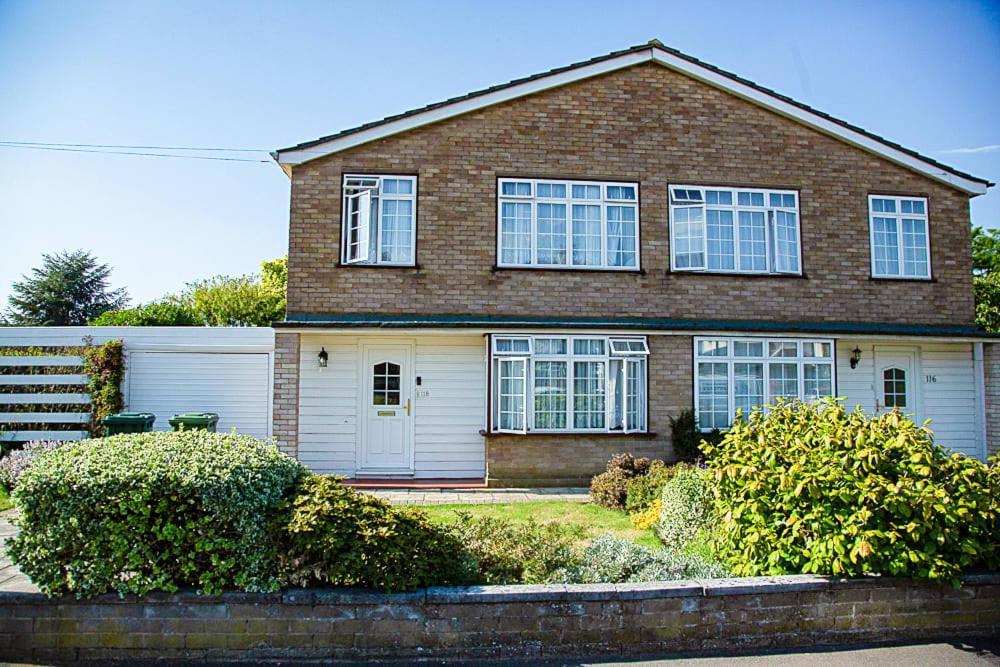 Nicely Decorated 3 Bedroom House Near Heathrow, London Staines-upon-Thames Dış mekan fotoğraf