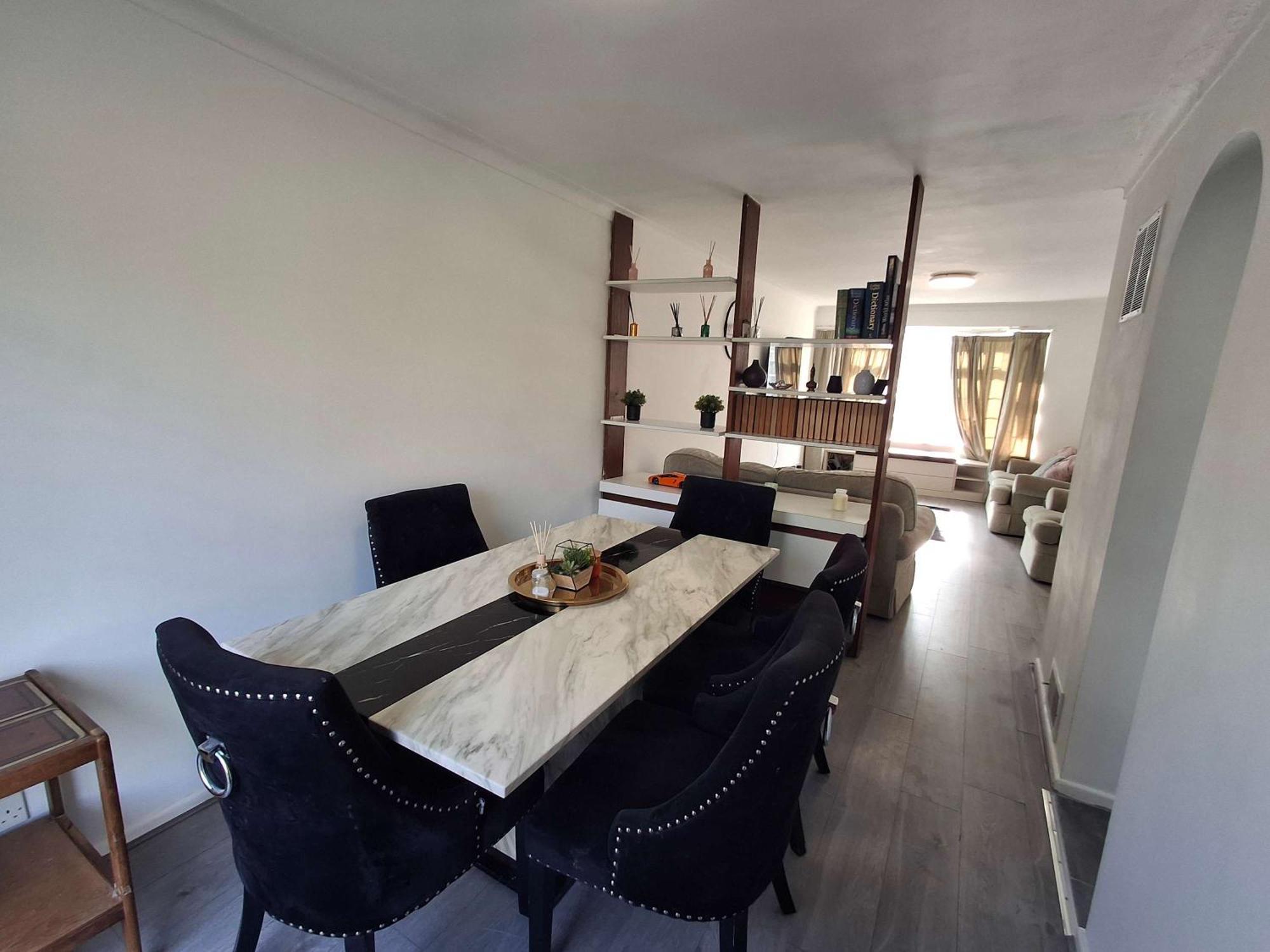 Nicely Decorated 3 Bedroom House Near Heathrow, London Staines-upon-Thames Dış mekan fotoğraf