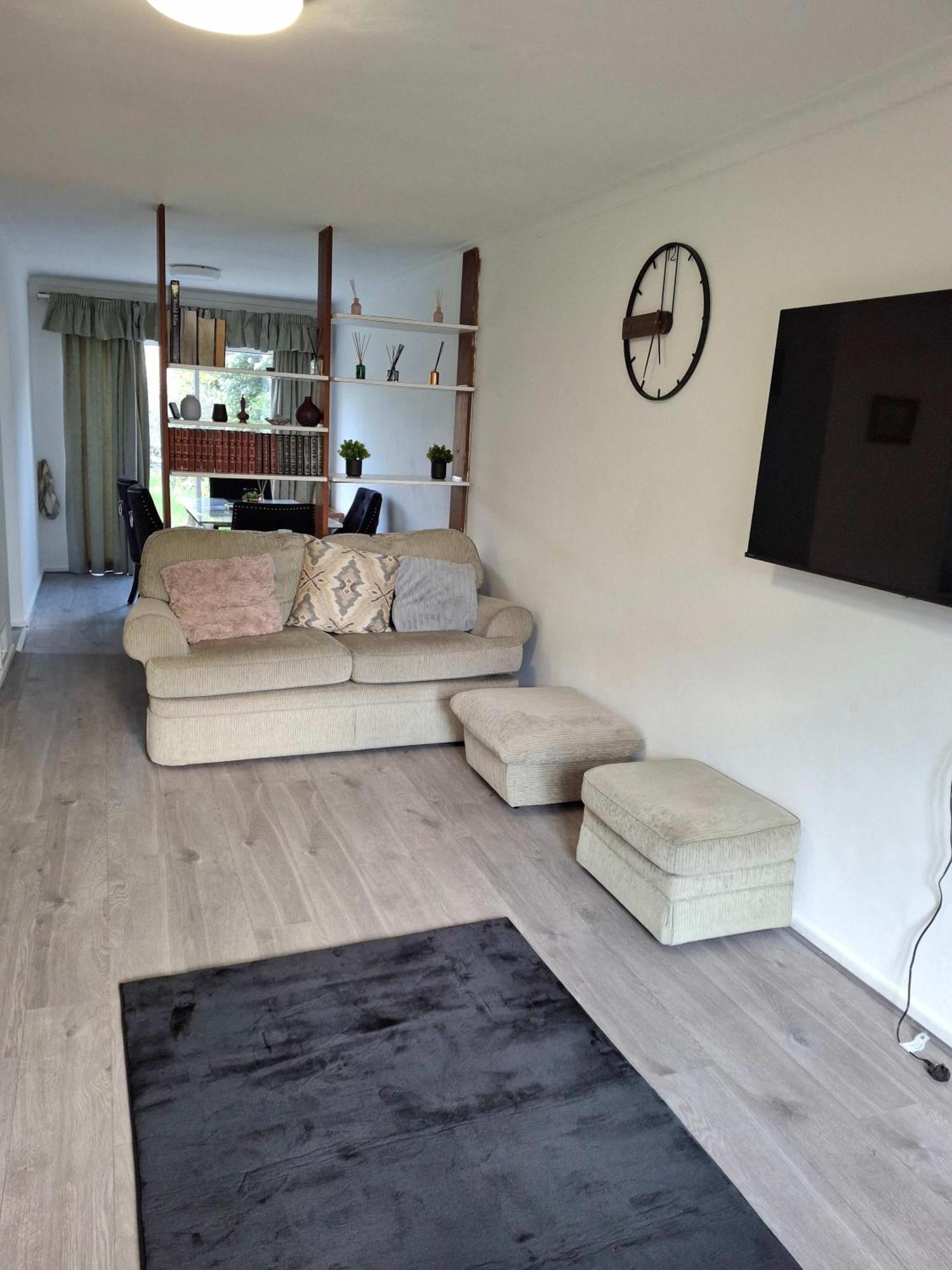 Nicely Decorated 3 Bedroom House Near Heathrow, London Staines-upon-Thames Dış mekan fotoğraf